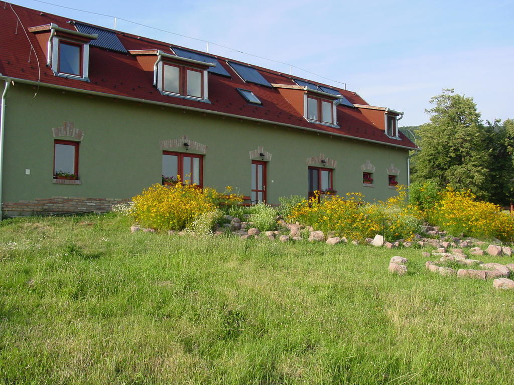 Totvar Lovas Szallashely Kovagotottos Buitenkant foto